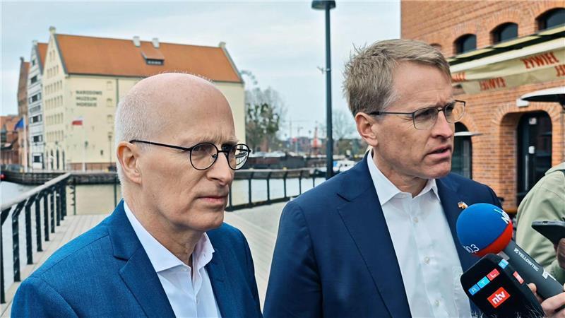 Günther und Tschentscher wollen die Kooperationen der Häfen im Ostseeraum in Sicherheitsfrage voranbringen.