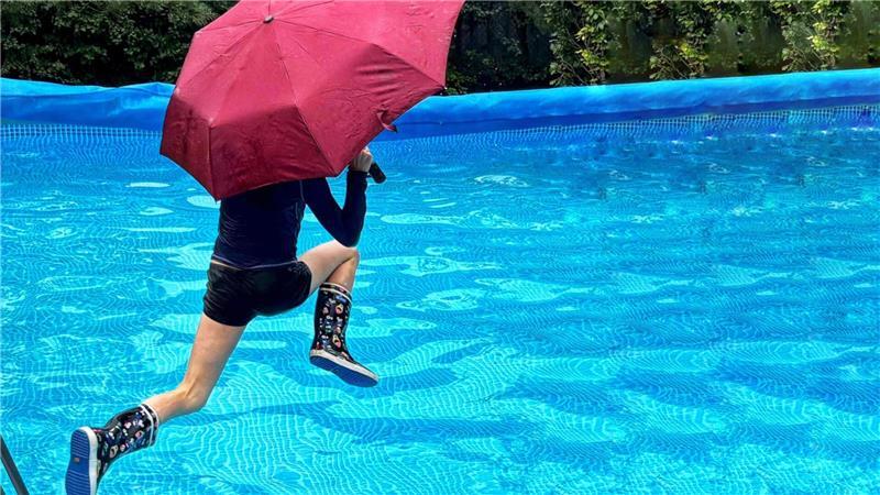 Gummistiefel und Regenschirm sollte man in diesem Sommer im Landkreis Stade immer dabei haben. Das Wetter ist sehr wechselhaft und gefühlt oft regnerisch.