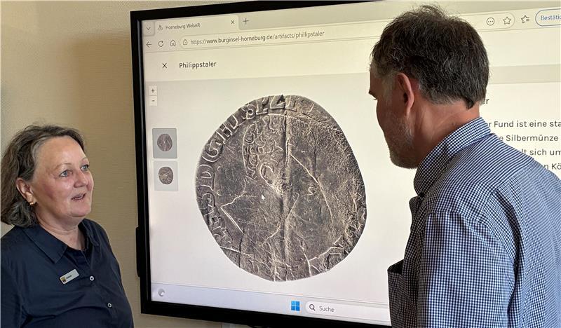 Wiedergeburt der Horneburg: Auf der Burginsel ins Mittelalter reisen Gunda Kiefaber und Kreisarchäologe Daniel Nösler präsentieren auf der Burginsel-Website die archäologischen Funde.