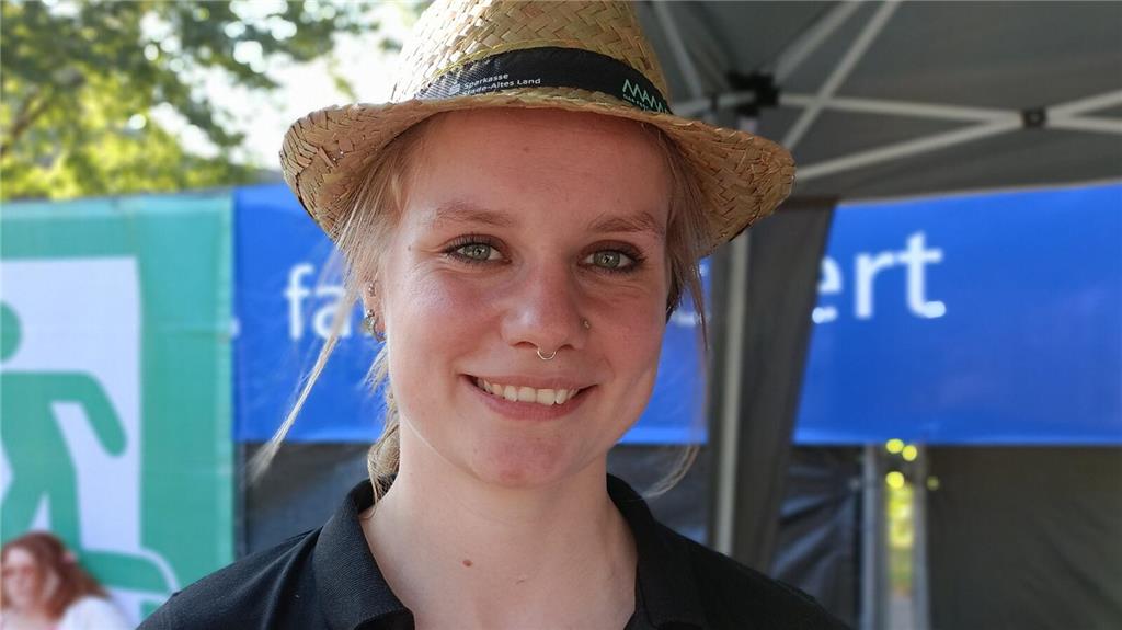 „Gut. Bald ist Hoffest bei NDB in Stade Ottenbeck. Ich bin dort seit Kurzem Azub...