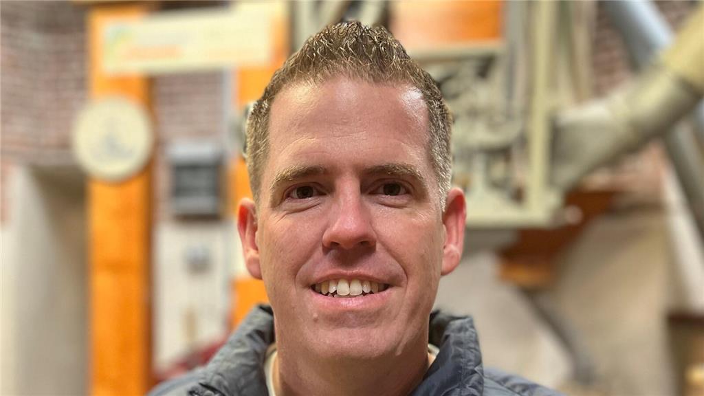 „Gut. Der Achtkant unserer Windmühle Venti Amica ist fast fertig eingedeckt, das...