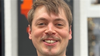"Gut. Ich bin in meinem Lieblingsplattenladen, wo wir jetzt die nächste Konzertsause planen."René Biernath, aus Buxtehude, am Mittwoch, 23. September 2026.