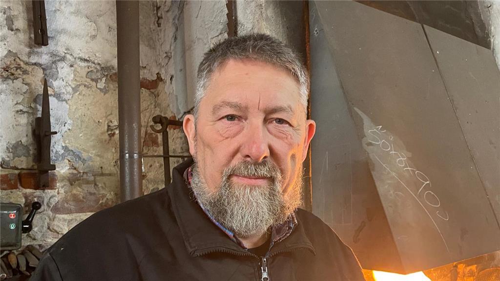 "Gut. Ich freue mich, dass die Stahlplastiken für die nächsten Preisträger des B...