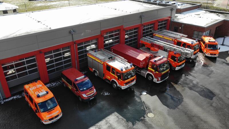 Blick in Stades Zukunft: Entsteht hier ein neuer Feuerwehr-Standort? Gut aufgestellt: Der Zug II der Ortswehr Stade mit Sitz in Riensförde.