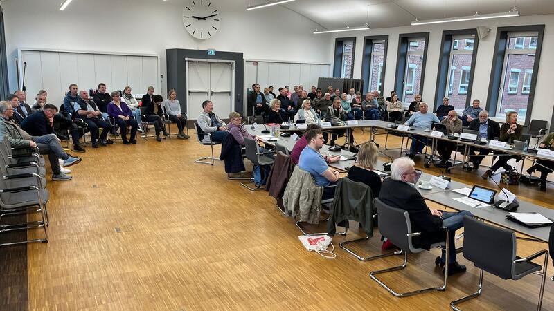 „Kalte Enteignung“: Landwirte protestieren gegen Naturschutzgebiet Gut besuchte Sitzung: 40 Landwirte wollten wissen, wie es mit dem Esseler Moor weitergeht.