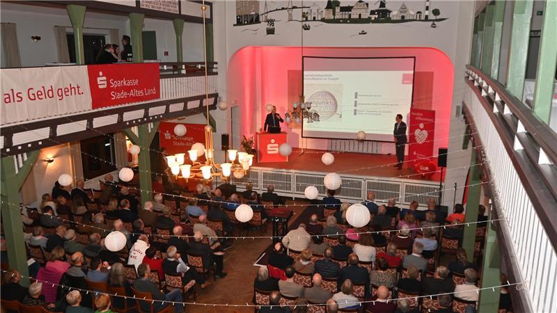 Gut besuchter Kapitalmarktausblick im Fährhaus Kirschenland in Wisch.