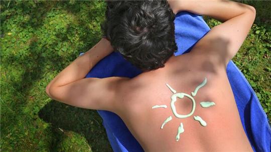 Gut gecremt heißt gut geschützt - nicht nur vor Sonnenbrand, sondern langfristig auch vor Hautkrebs.