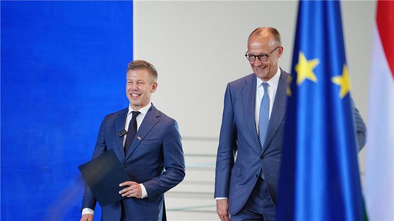 Gut gelaunt im Kanzleramt: Magyar und Merz.