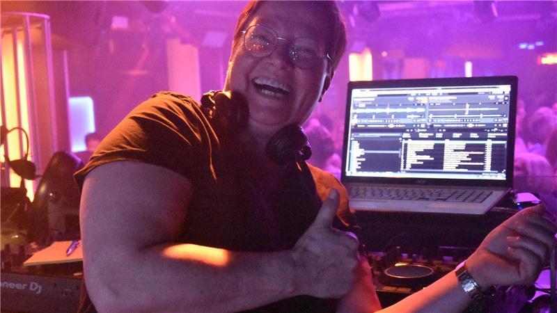 Gut gelaunt in Action: DJane Birte.