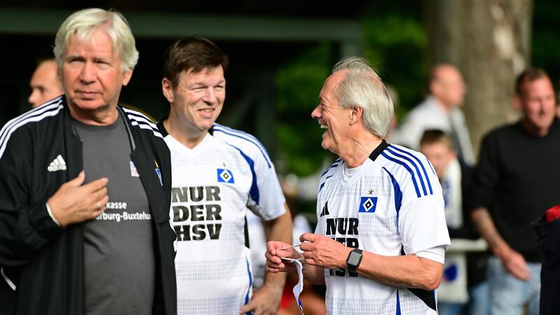 HSV-Legende: Bernd Wehmeyer lacht.
