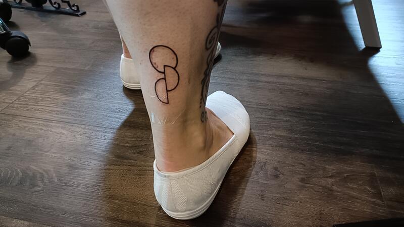 Organspende-Tattoo: Stader lassen sich stechen, um Leben zu retten Gut sichtbar: Bei Tanja Heinbockel ist das Organspende-Tattoo Opt.Ink unterhalb der Wade.