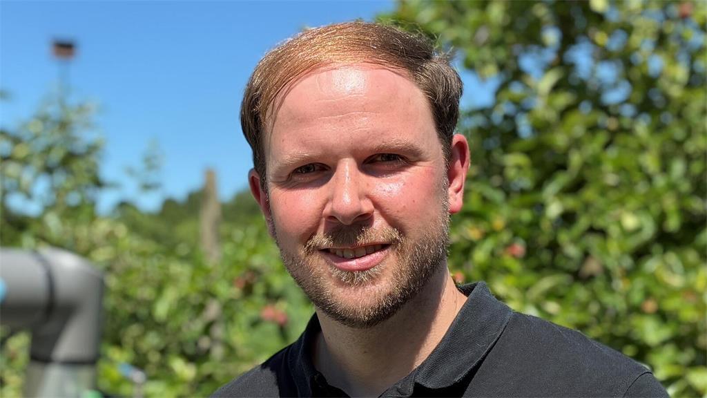 „Gut, wir konnten heute unseren Greifarm-Roboter Oskar zur Ausdünnung von Apfelb...