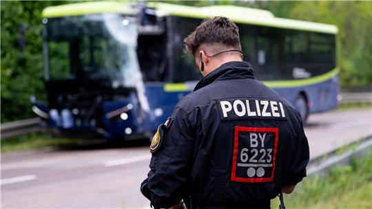 Gutachter sollen die Unfallursache ermitteln. (Archivbild)