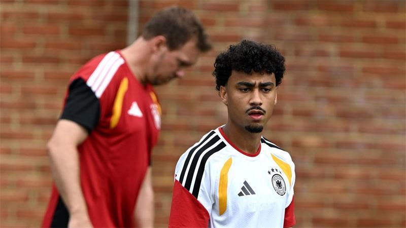 Gute Nachricht für den Bundestrainer (l): Nathaniel Brown ist beim Abschlusstraining dabei.