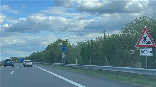 Gute Nachrichten für Autofahrer: Die Bauarbeiten auf der Autobahn 26 enden bereits am Mittwoch. (Symbolbild)
