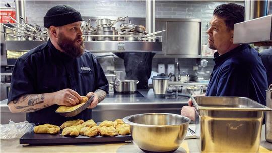 Gute Ratschläge: Noch heute pflegt Philipp Zitterbart (links) den Kontakt zu seinem Mentor Tim Mälzer.