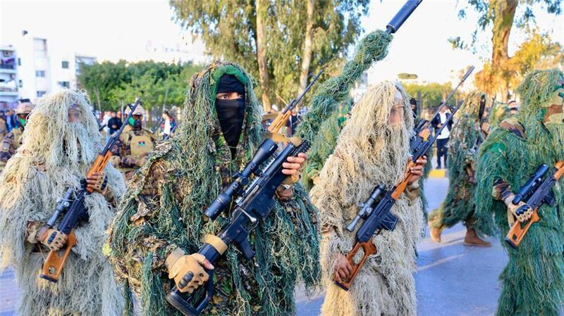 Gute Tarnung: Scharfschützen der libyschen Armee gehen bei einer Parade durch Misrata in Libyen, während sie den Jahrestag der Revolution vom 17. Februar 2011 feiern, die sich gegen das Regime des damaligen Herrschers Gaddafi richtete.