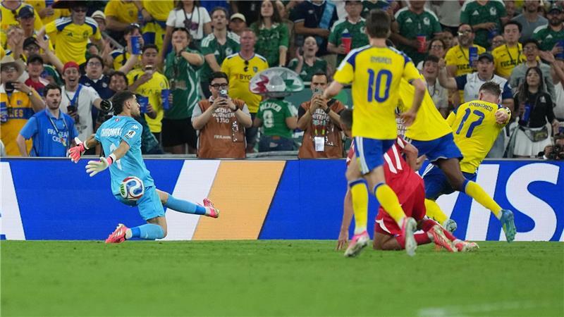 Isak und Gyökeres treffen: Schweden deklassiert Tunesien Gyökeres traf nach Isaks Vorbereitung.
