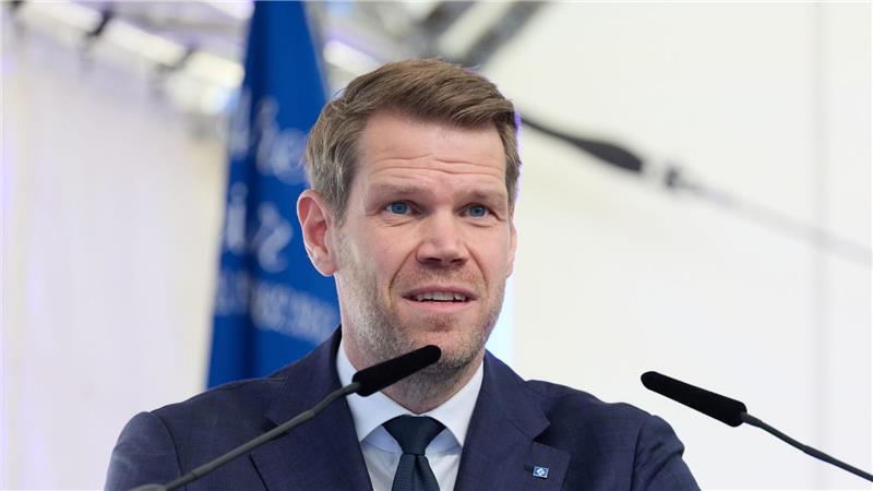 Finanziell stabiler HSV zum vierten Mal in Serie mit Gewinn HSV-Finanzvorstand Eric Huwer.