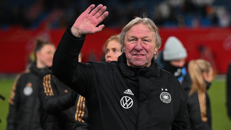 DFB-Frauen mit viel Dusel erzwingen Hrubeschs Ja-Wort HSV-Idol Horst Hrubesch bleibt vorerst Frauen-Bundestrainer.
