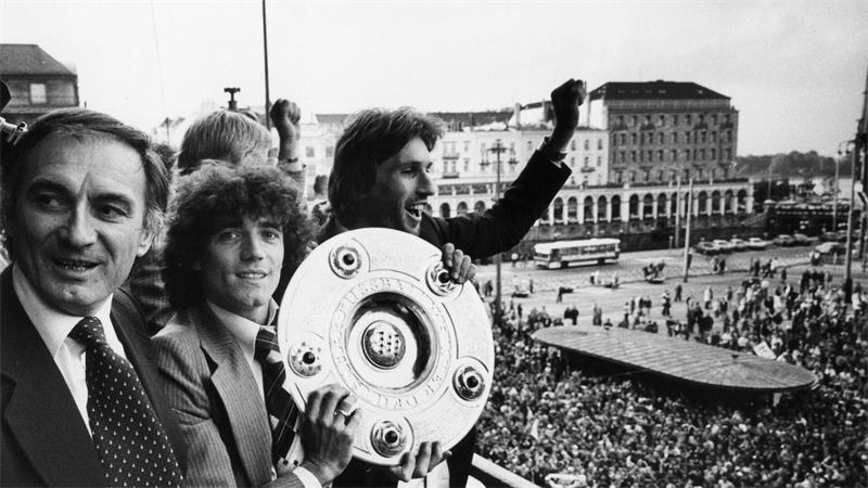 HSV-Idol: Kevin Keegan 1979 mit der Meisterschale.