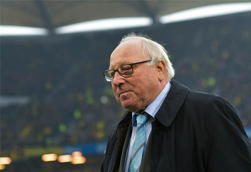 HSV-Idol Uwe Seeler im Volksparkstadion. Foto: dpa