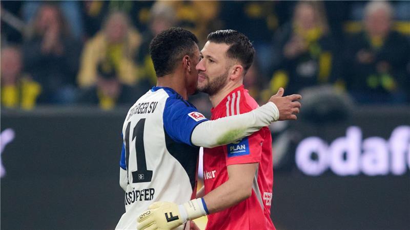 „Ein dummer Fehler“: HSV-Ärger nach 2:3 beim BVB HSV-Keeper Heuer Fernandes war bester Mann bei den Gästen.