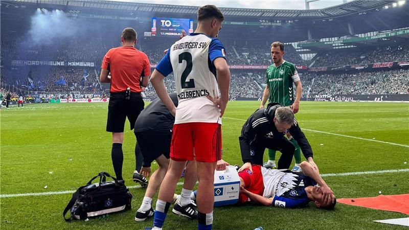 HSV-Profi Miro Muheim wird im Nordderby behandelt.