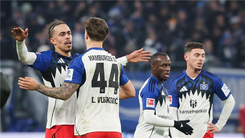 HSV-Profi Yussuf Poulsen (l) steht vor der Partie gegen seinen Ex-Club. (Archivbild)
