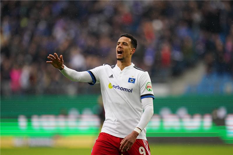 Glatzel bleibt – HSV kauft Torjäger Ausstiegsklausel ab HSV-Stürmer Robert Glatzel musste in dieser Woche das Training abbrechen. Foto: Marcus Brandt/dpa