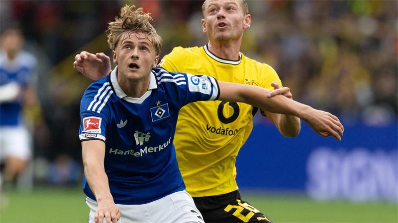HSV-Talent Louis Lemke (links; hier gegen den BVB) kam bei der U21 in der Regionalliga zum Einsatz. (Archivbild)