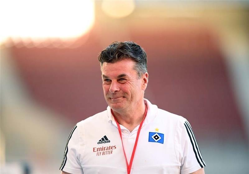 HSV-Trainer Dieter Hecking hält sich mit Information bedeckt.. Foto: Matthias Hangst/Getty Images Europe/Pool/dpa