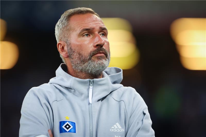Warum die deutschen Basketballer Vorbild für HSV-Trainer Tim Walter sind HSV-Trainer Tim Walter hat im Training zuletzt die Zügel noch einmal angezogen. Foto: Charisius/dpa