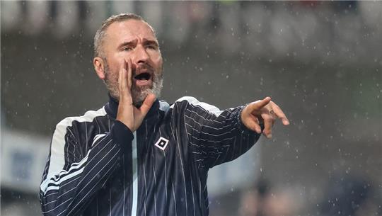 HSV-Trainer Tim Walter hat sich als Fan von Sonny Kittel geoutet. Foto: Daniel Karmann/dpa