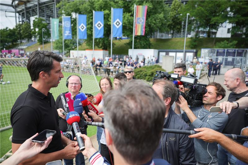 St. Pauli hilft mit Schützenfest dem HSV HSV-Vorstand Jonas Boldt kritisiert die Schiedsrichter-Ausbildung in Deutschland. Foto: dpa