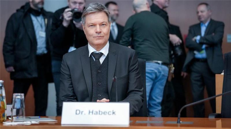 Zwölf Stunden mit Scholz und Habeck: U-Ausschuss endet Habeck gab sich im Ausschuss kämpferisch.