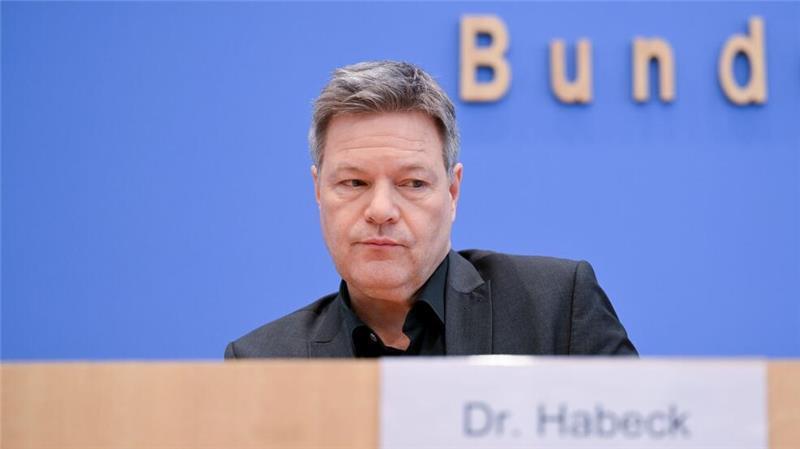 Habeck zieht sich aus der ersten Reihe der Grünen zurück Habeck zieht Konsequenzen, aber ohne Selbstkritik.