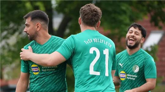Haben die Bützflether am letzten Spieltag als Meister gut lachen?