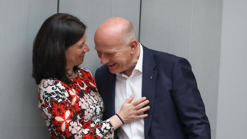 Nach Wegners Beziehungsouting: Senat führt neue Regeln ein Haben ihre Beziehung öffentlich gemacht: Berlins Regierender Bürgermeister Kai Wegner (CDU) und Bildungssenatorin Katharina Günther-Wünsch (CDU).