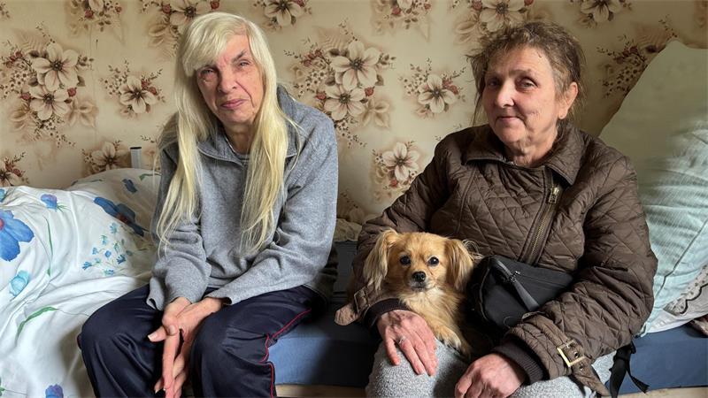 Haben in den vergangenen Monaten viel durchgemacht: Heidi Krause (links) und Silke Kurth aus dem inzwischen gesperrten Hochhaus im Altländer Viertel.