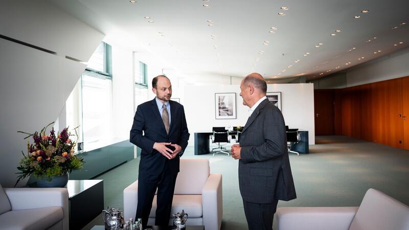 Scholz empfängt freigelassenen Kremlkritiker Haben länger miteinander gesprochen: Scholz empfängt den freigelassenen Kremlgegner im Bundeskanzleramt.