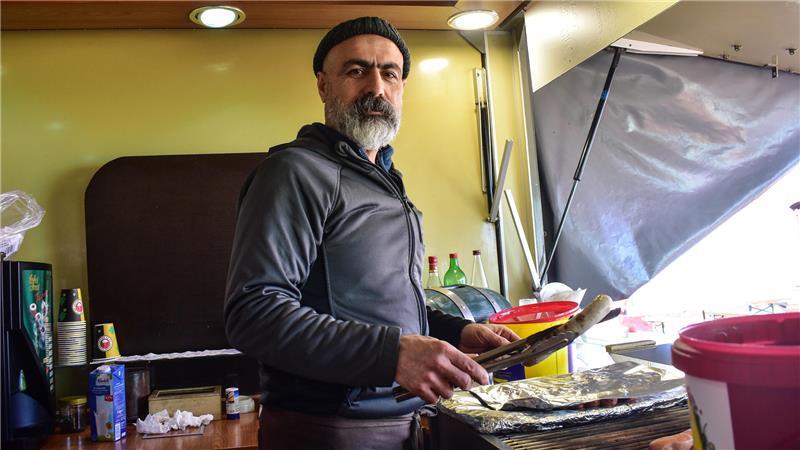 „Habibi!“: Wer eine Bratwurst bei Apo Bero bestellt, wird so begrüßt - ungefragt.