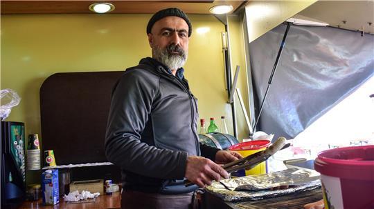 „Habibi!“: Wer eine Bratwurst bei Apo Bero bestellt, wird so begrüßt - ungefragt.