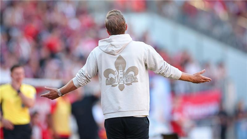 Nürnberger Schrecken in Nachspielzeit: Joker Corredor trifft Haderte nach einer vergebenen Chance: Darmstadts Trainer Florian Kohfeldt.