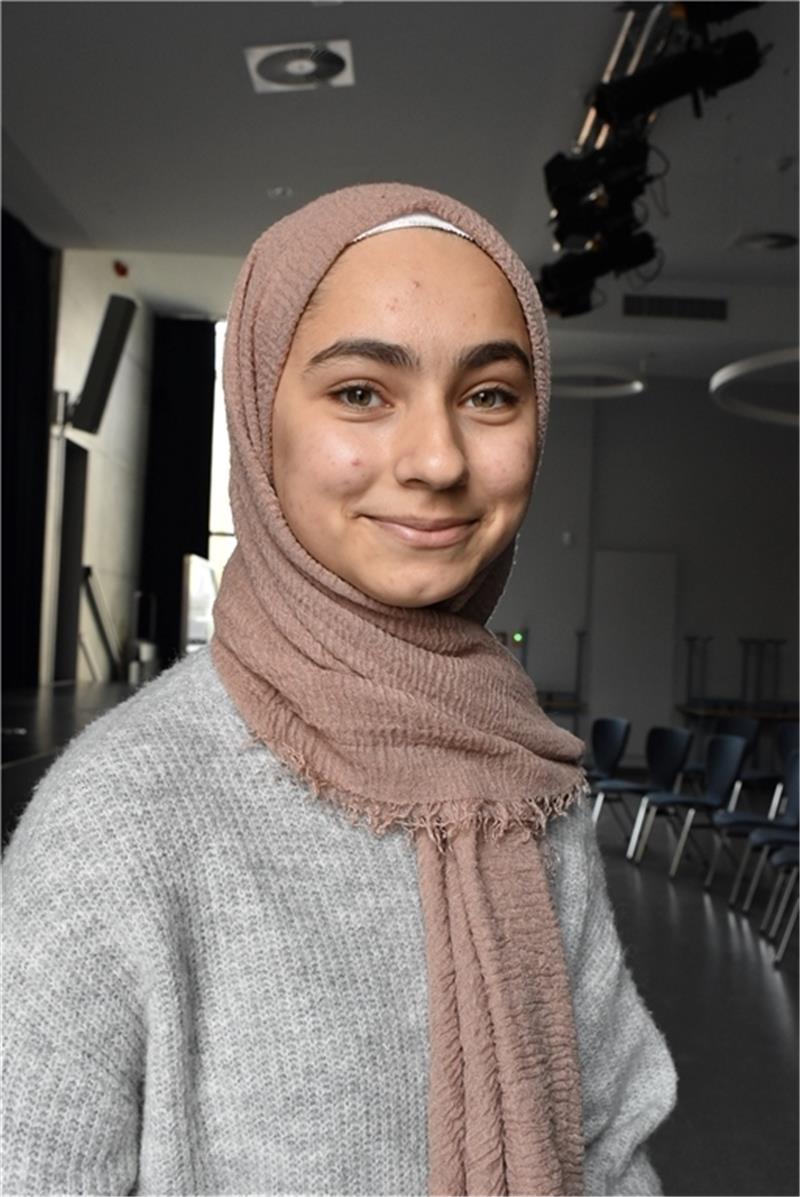 Buxtehuder Bulle: Preisträger sind in der Stadt Hadieh Abo Azan (16 Jahre).