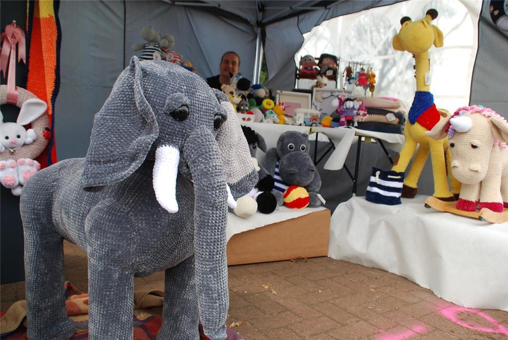 Häkeln ist wieder im Trend. Daniela Pätow aus Jork hat sogar diesen Elefanten se...