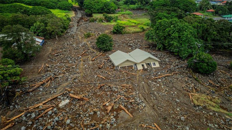 Häuser in der Ortschaft Naalehu auf der Hawaii-Insel „Big Island“, nachdem ein heftiges Unwetter über das Gebiet hinweggefegt war.