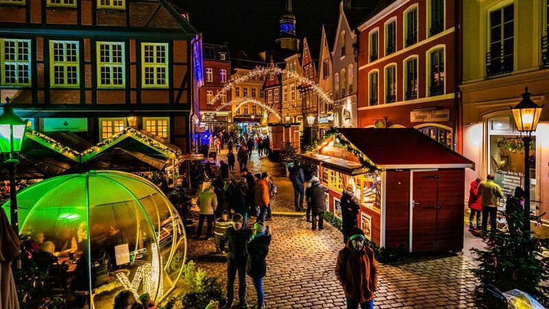 Stader Altstadt: Das sind die Attraktionen in der Adventszeit Hafen-Weihnacht am Stader Fischmarkt: Im Hüttendorf direkt am Hansehafen können Freunde, Familie und Kollegen in Sitz-Iglus und beheizten Sitzecken zusammenkommen.