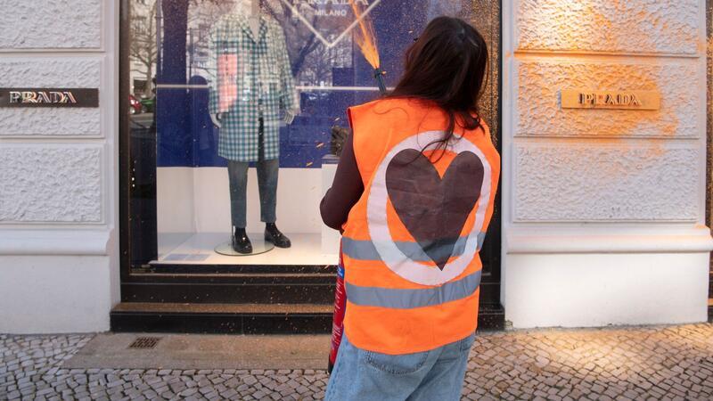 Haftstrafe nach Farbattacke auf Luxusgeschäfte.