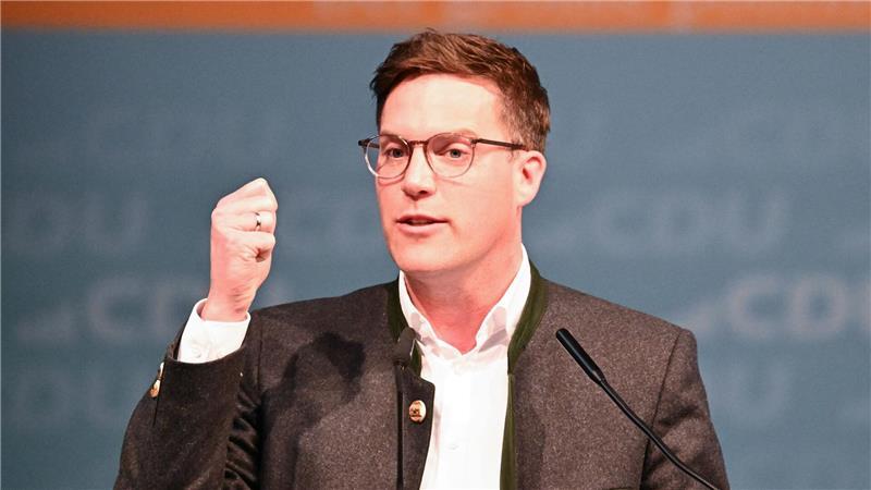 Hagel arbeitete sich in der Sparkasse hoch, parallel zog es ihn früh in die Politik.